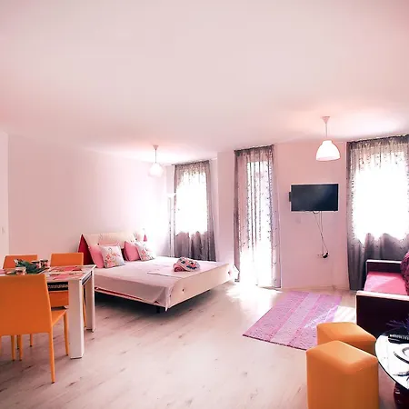 Private Apartment With Parking And Pool Balchik Exterior photo