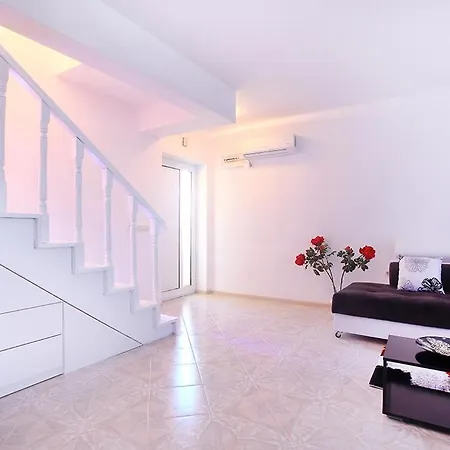 Private Apartment With Parking And Pool Balchik Exterior photo