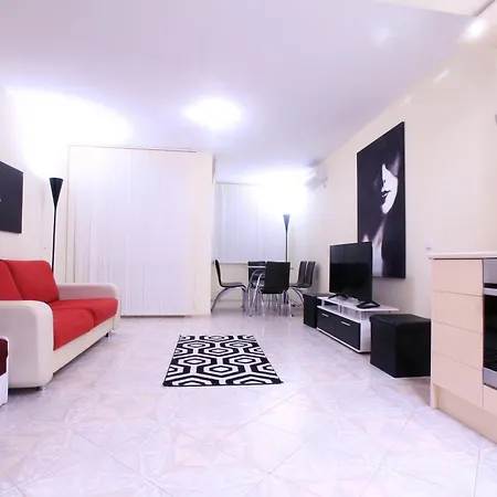 Private Apartment With Parking And Pool Balchik Exterior photo