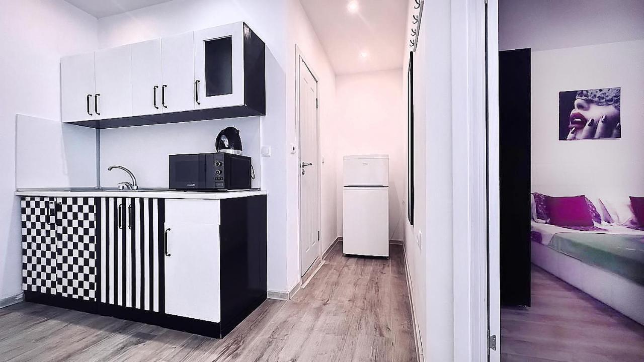 Private With Parking And Pool Apartment