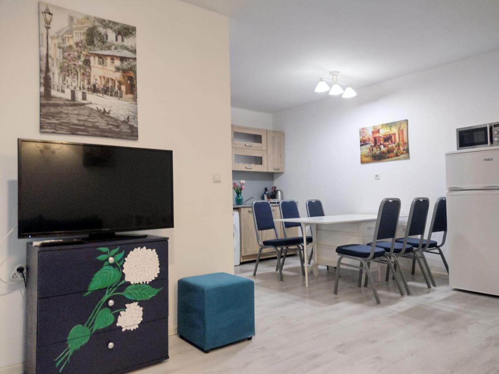 Private With Parking And Pool Apartment