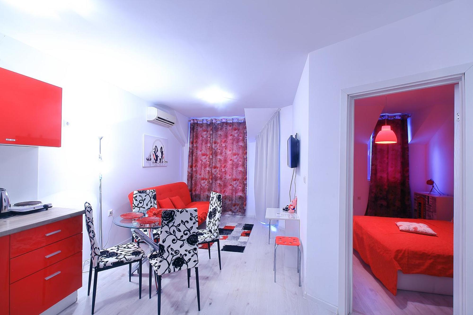 Private With Parking And Pool Apartment *