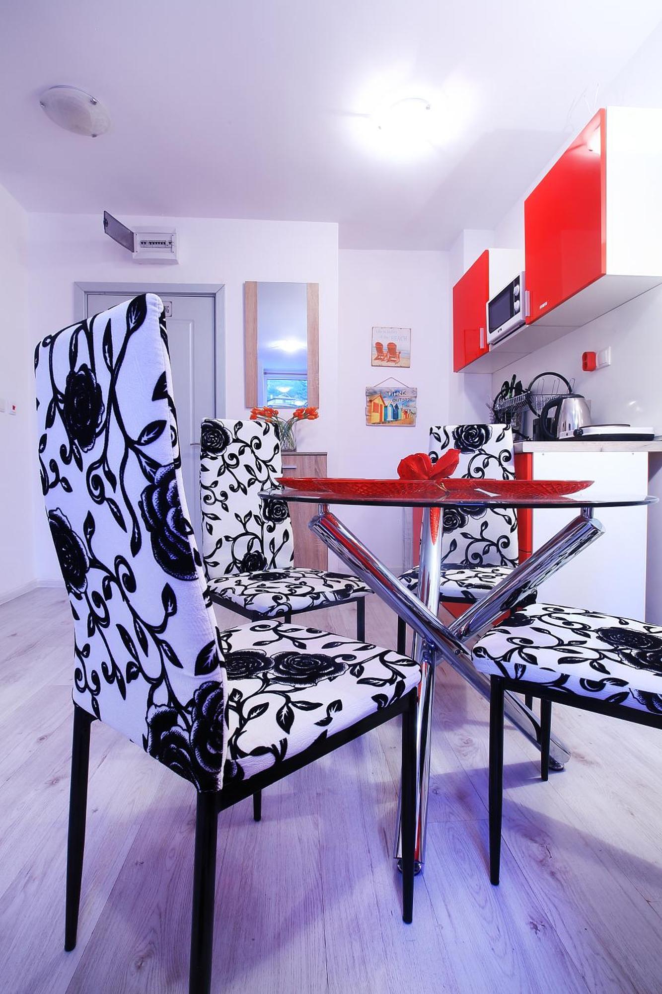 Private With Parking And Pool Apartment