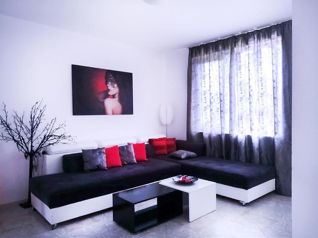 Private With Parking And Pool Apartment