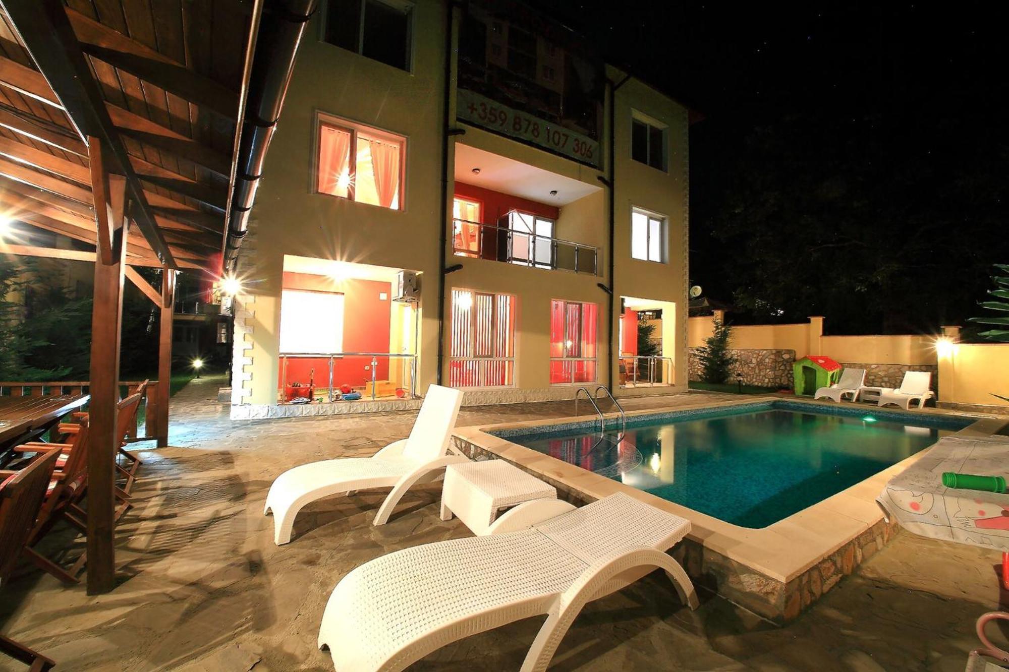 Private With Parking And Pool Apartment Balchik