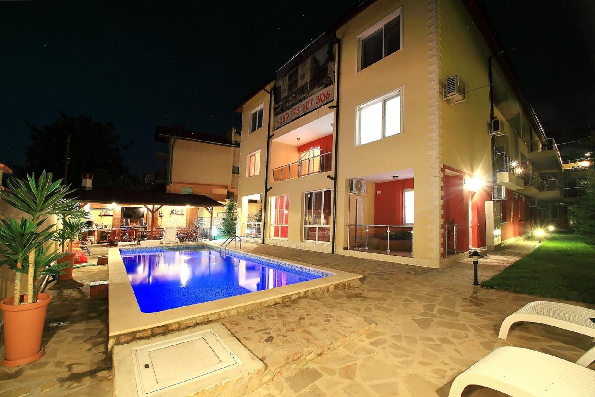 Private With Parking And Pool Apartment *