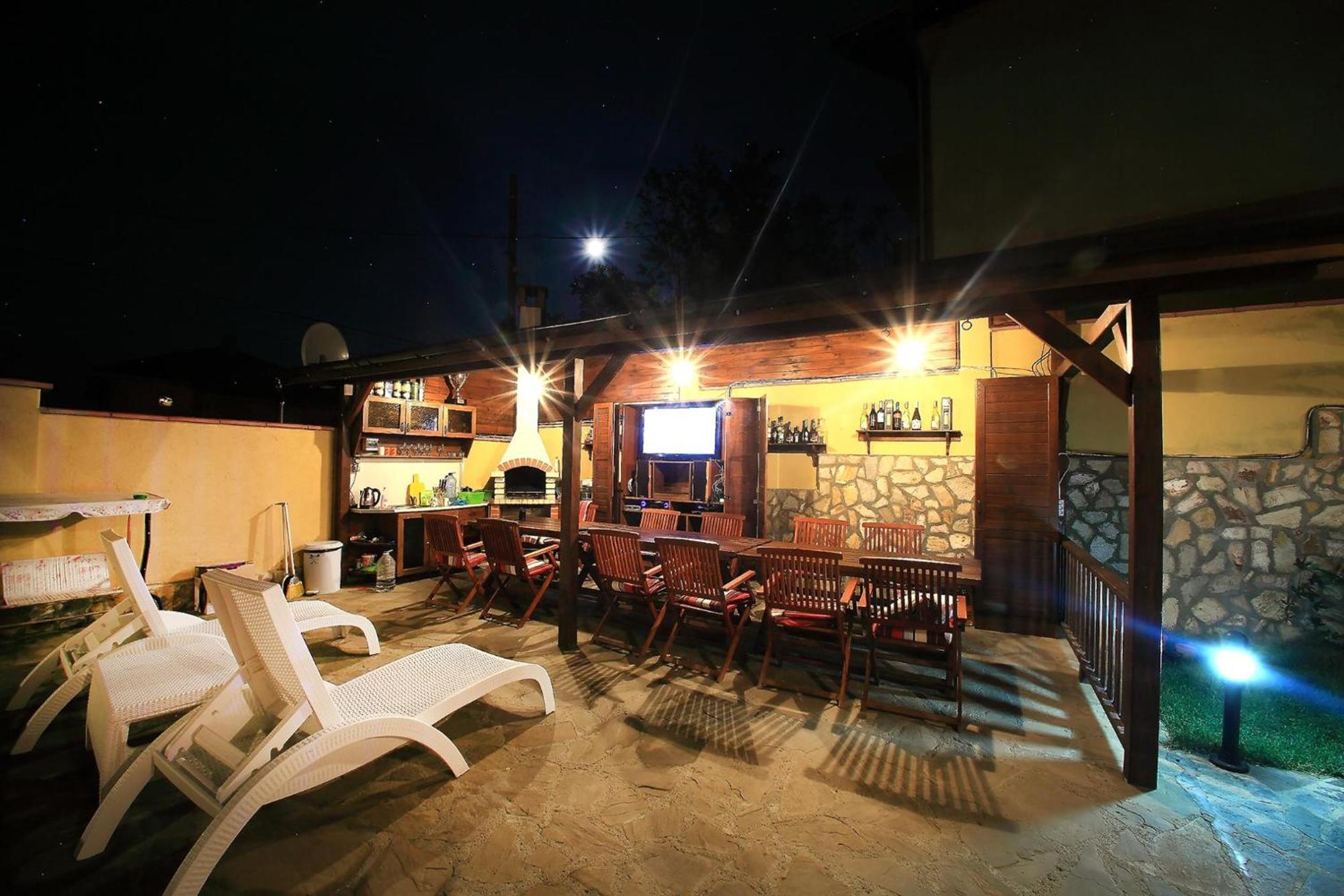 Private With Parking And Pool