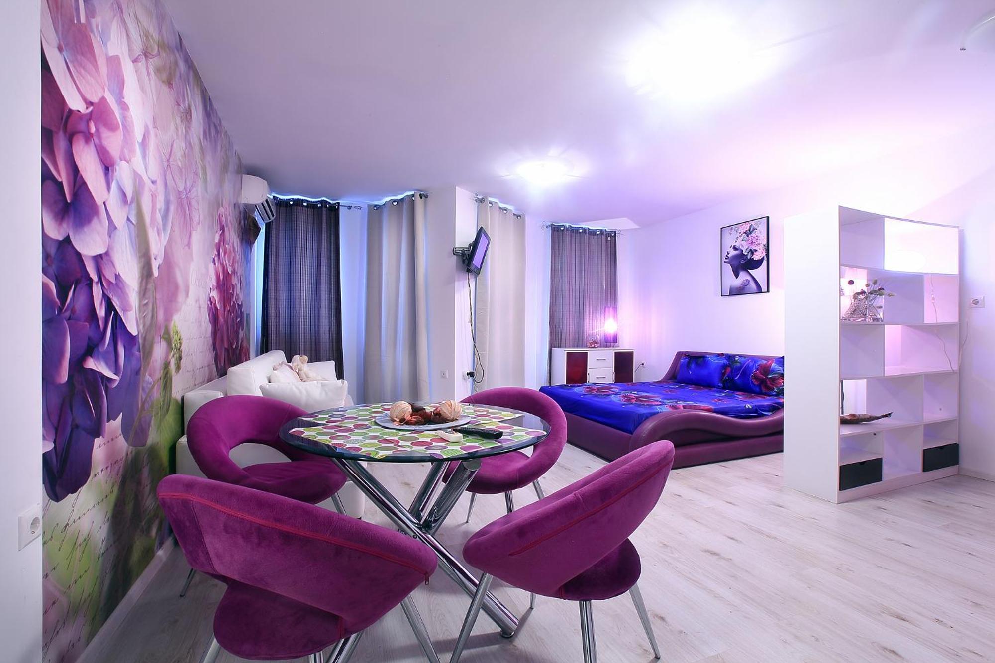 Private With Parking And Pool *